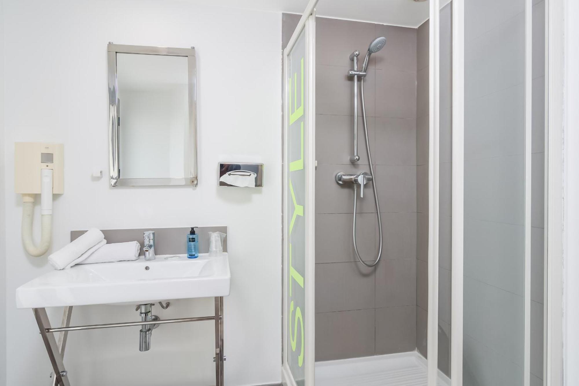 Urban Riviera Juan Les Pins - Queen Room Bagian luar foto