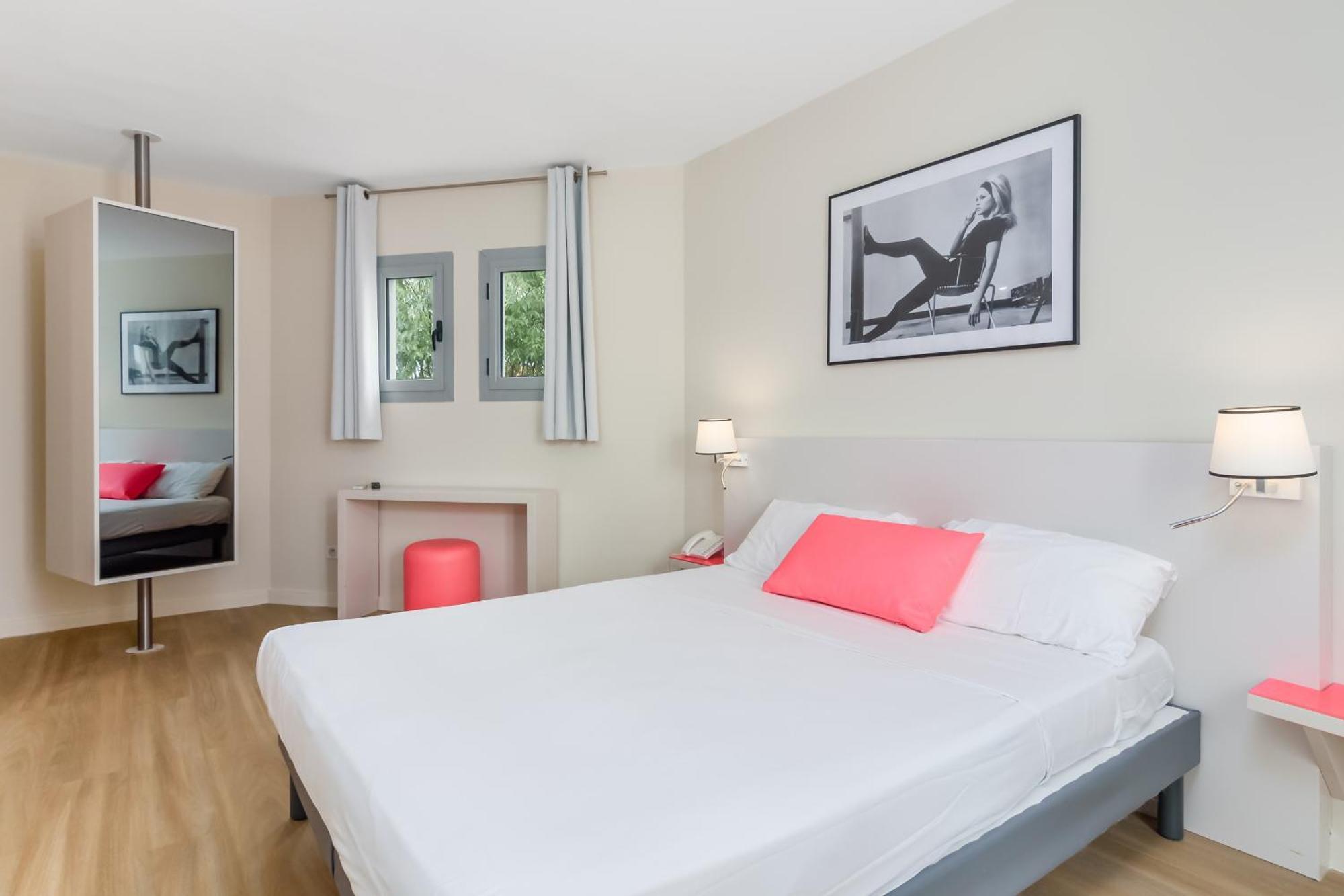 Urban Riviera Juan Les Pins - Queen Room Bagian luar foto