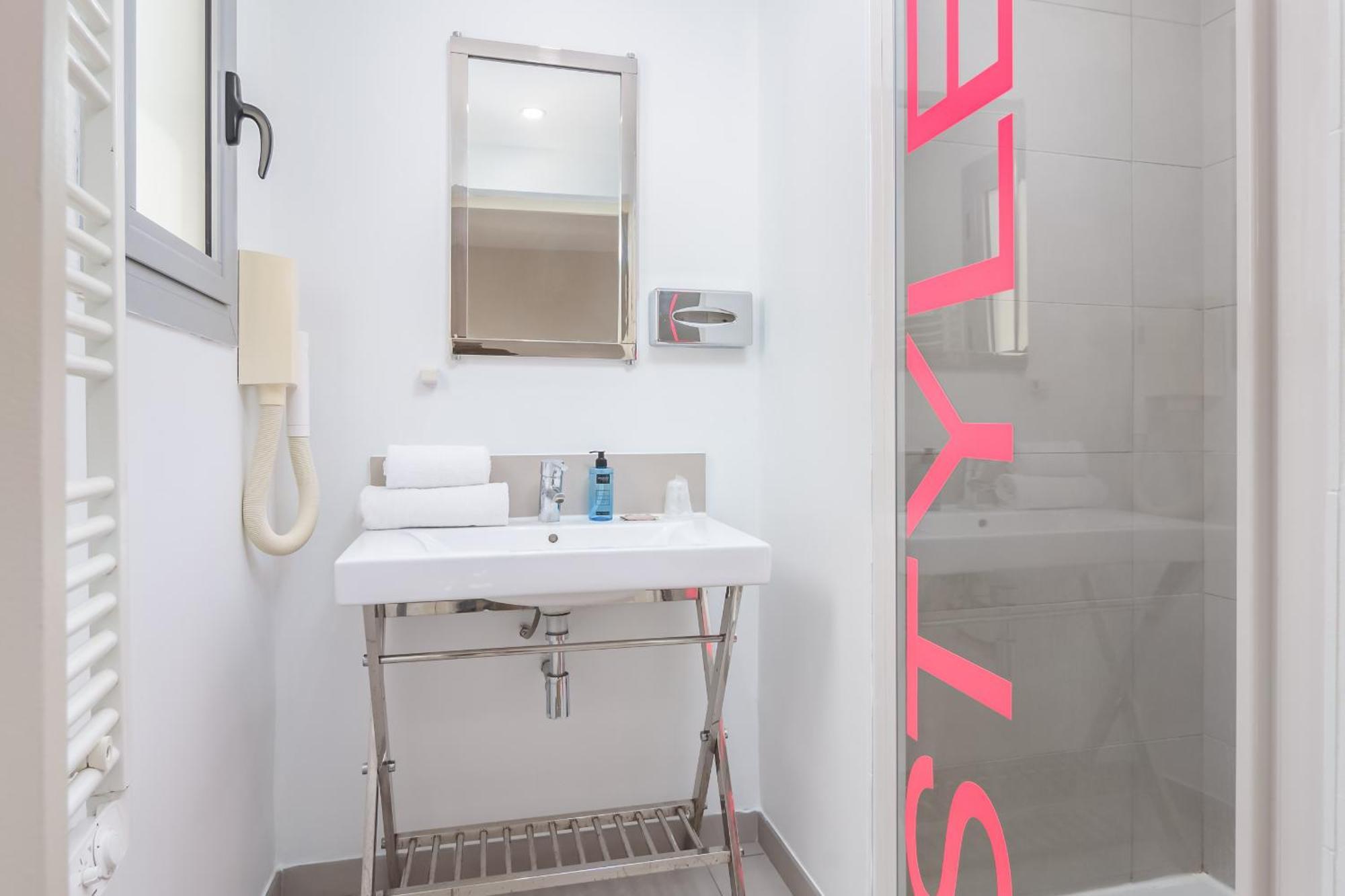 Urban Riviera Juan Les Pins - Queen Room Bagian luar foto