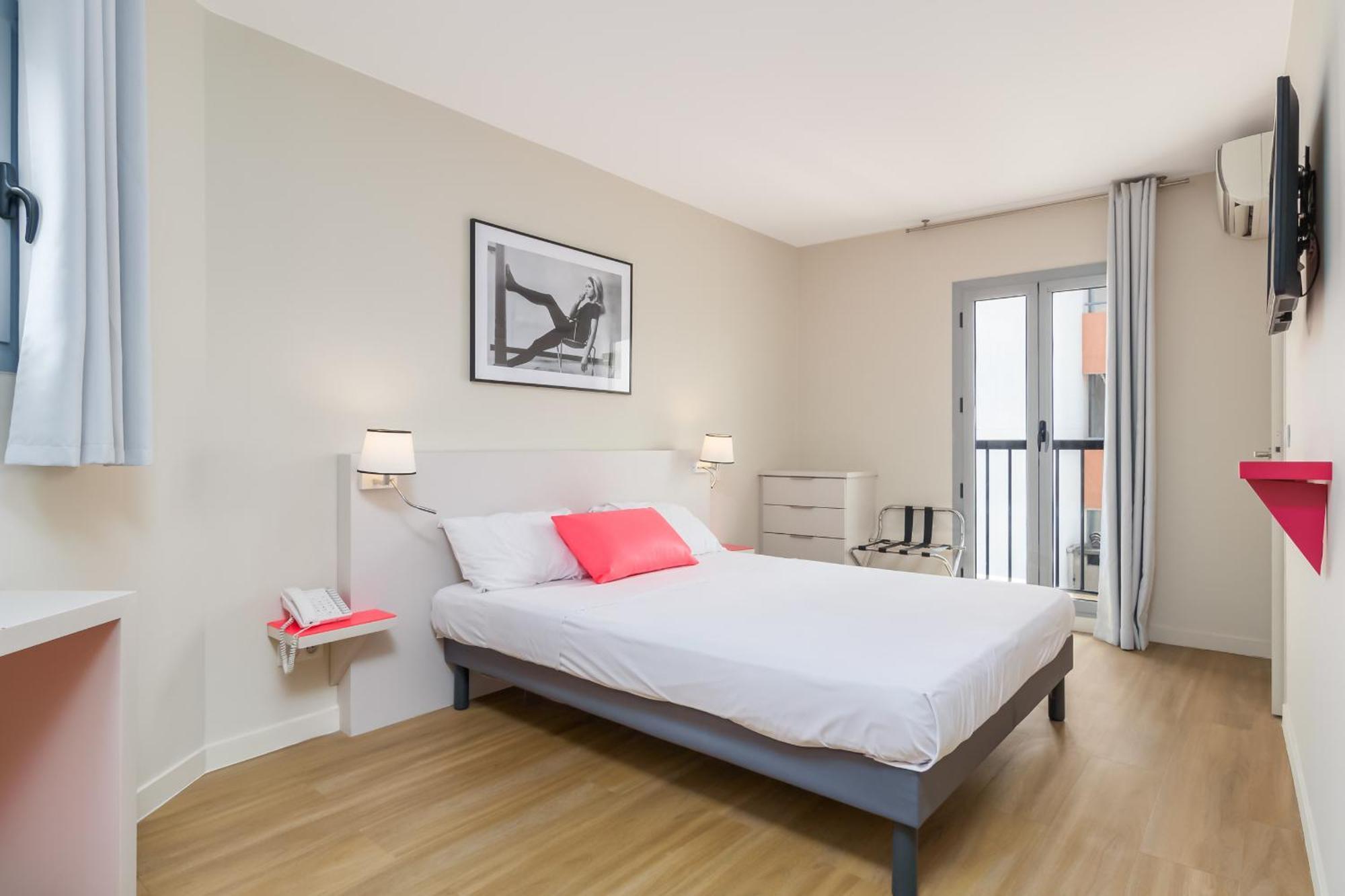 Urban Riviera Juan Les Pins - Queen Room Bagian luar foto